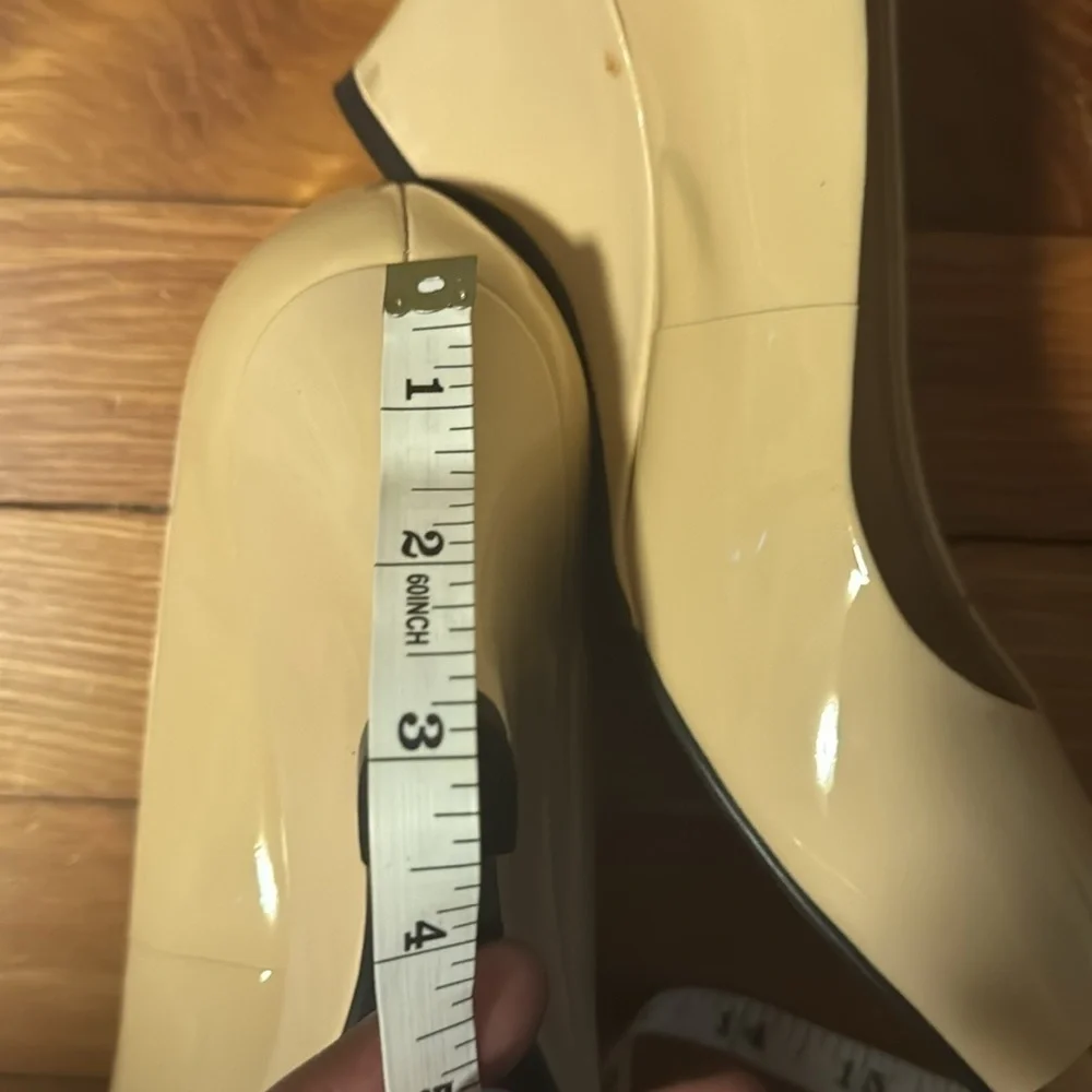 Cream Beige 8.5M Easy Spirit opened Toe Wedge Shoes great condition